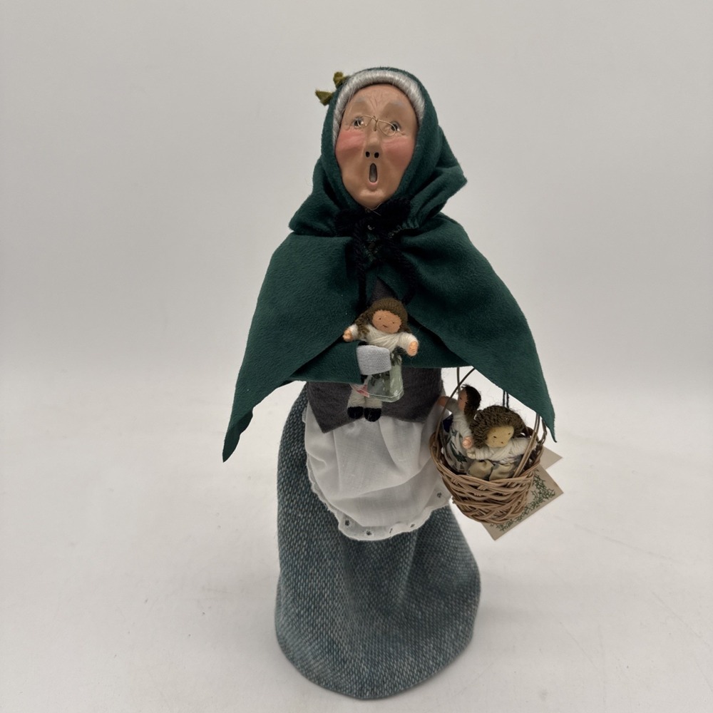 Byers Choice LTD Female Caroler The Cries Of London With Tag 1995